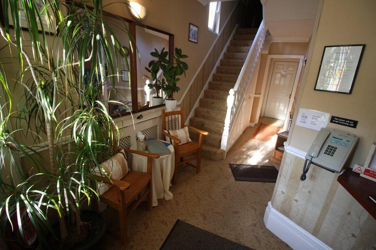 The Lodge Свіндон Екстер'єр фото